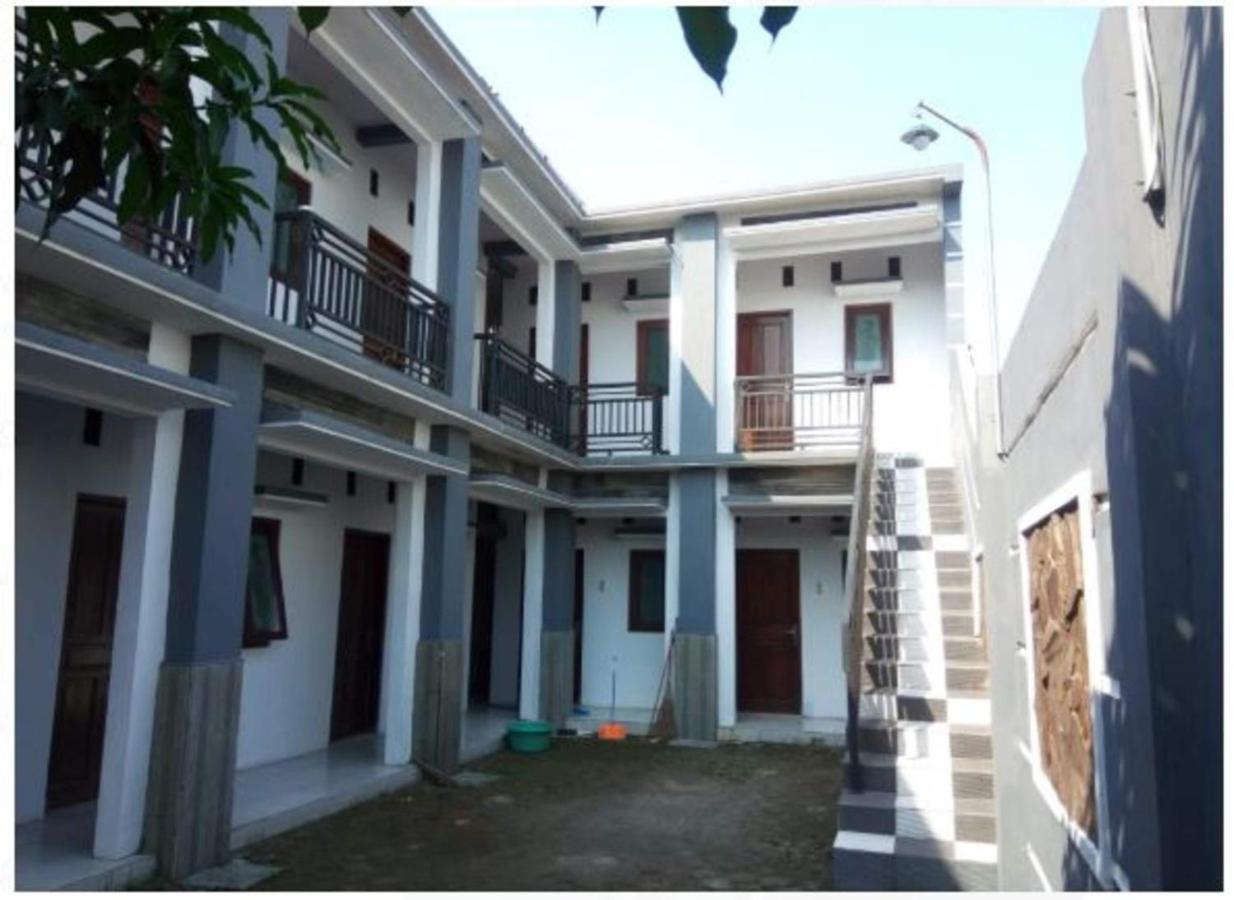Hotel Griya Anugerah Mojokerto Esterno foto