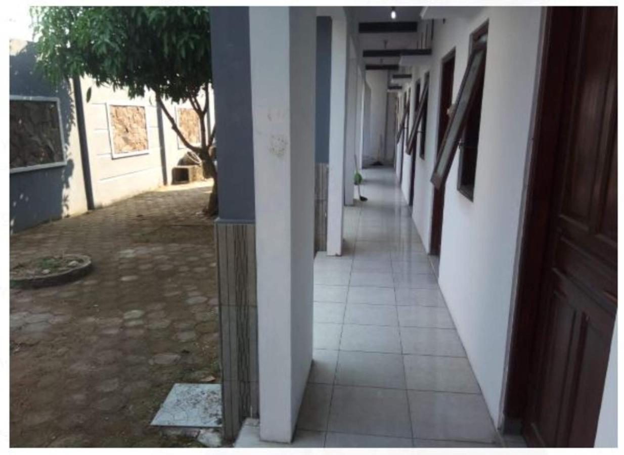 Hotel Griya Anugerah Mojokerto Esterno foto